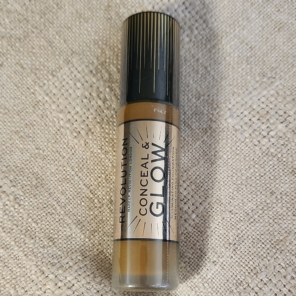 Revolution Conceal & Glow - Warm Tan